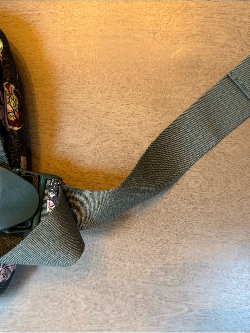 Vera Bradley Black Quilted Sling with Green and Pink Baby Yoda Print Star Wars - Picture 7 of 8
